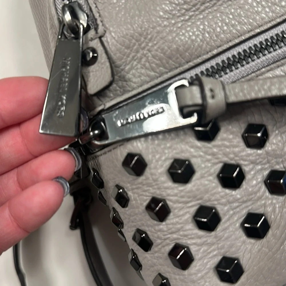 Michael Kors Rhea, elephant gray backpack bag with gunmetal zippers - Picture 3 of 14